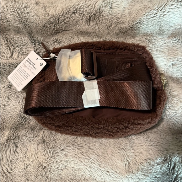 LULULEMON FLEECE EVERYWHERE BELT BAG - Picture 4 of 6